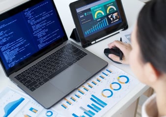 looking-at-computer@2x